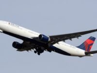 Unruly passenger allegedly assaults passengers on Delta Air Lines flight